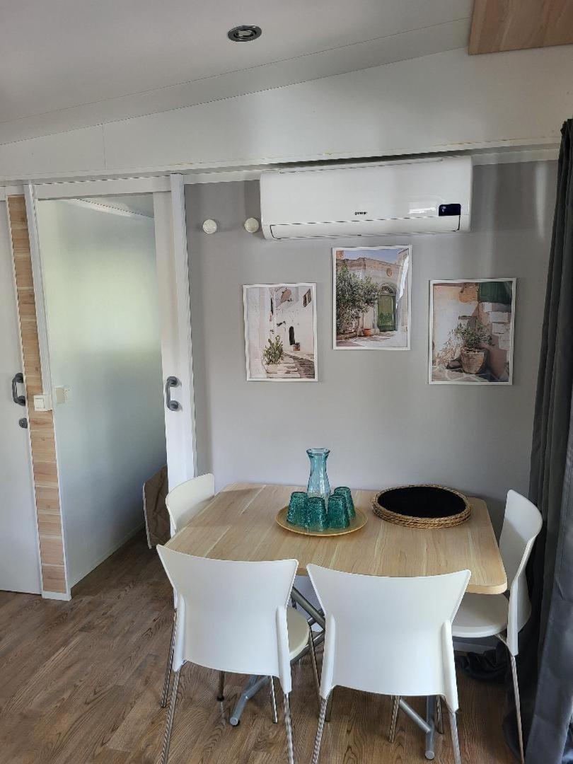 Mobilheim Andrea Wunderschoene Ferienwohnung Direkt Am Meer Jezera Eksteriør billede